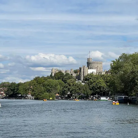 Radiant Retreat Datchet-12 Mins To Heathrow Close To Windsor ,Legoland, Eton And Slough Exterior photo