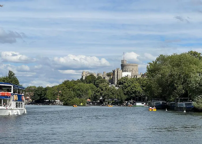Radiant Retreat Datchet-12 Mins To Heathrow Close To Windsor ,Legoland, Eton And Slough