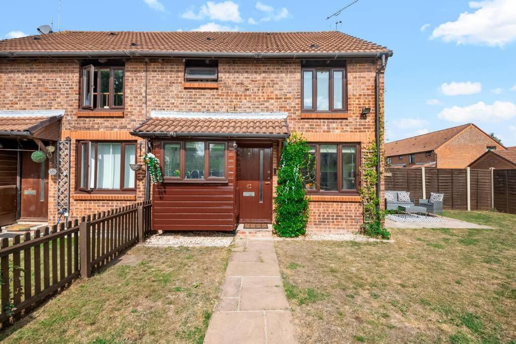 Radiant Retreat Datchet-12 Mins To Heathrow Close To Windsor ,legoland, Eton And Slough