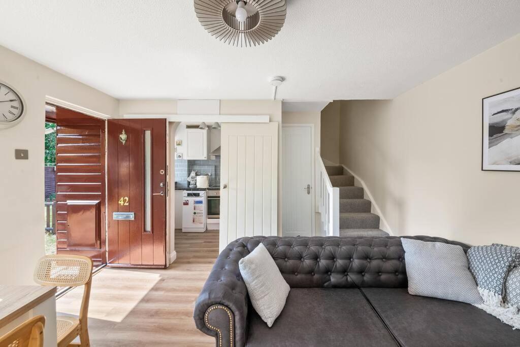 Radiant Retreat Datchet-12 Mins To Heathrow Close To Windsor ,legoland, Eton And Slough Holiday home Datchet
