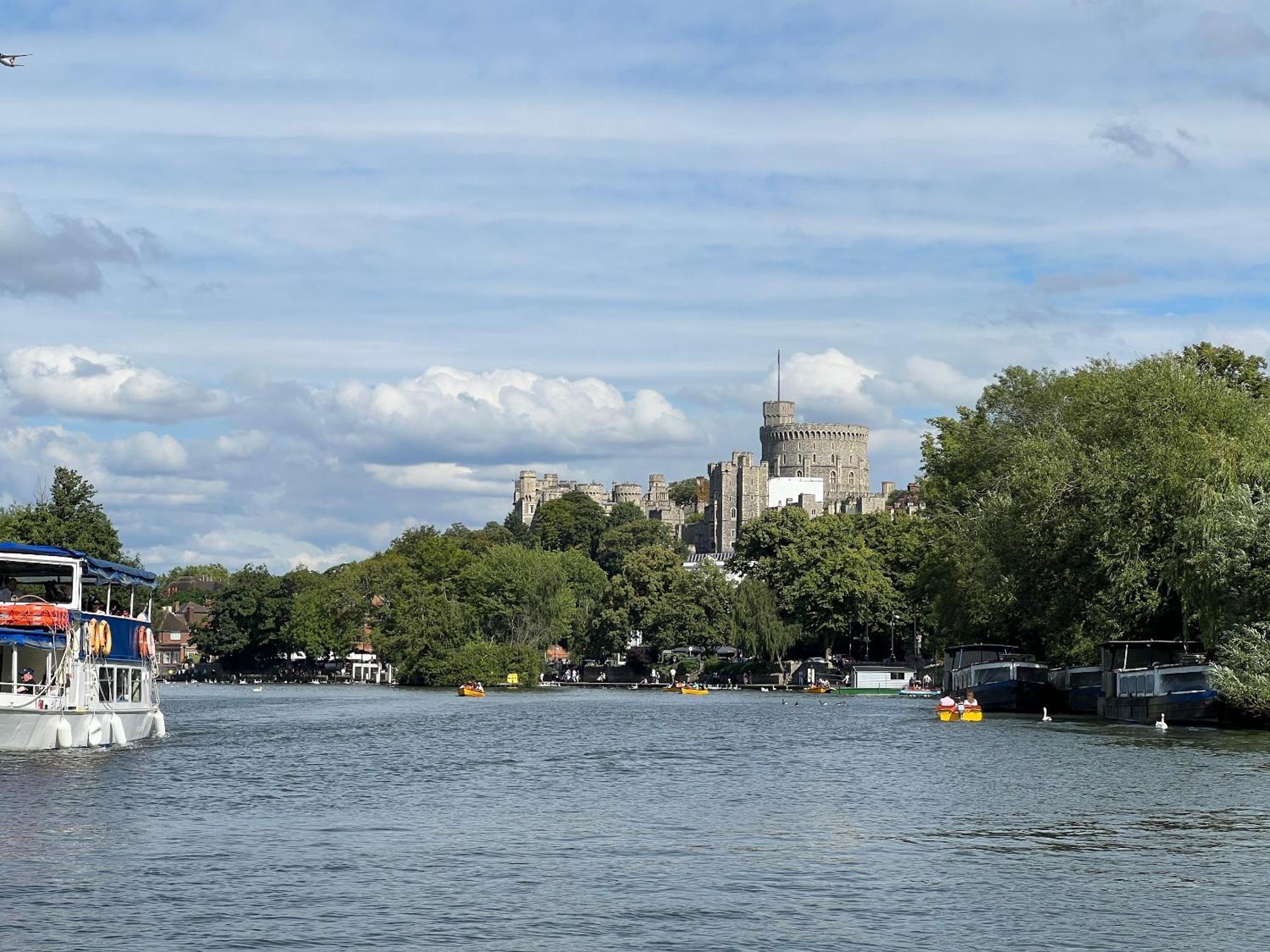 Radiant Retreat Datchet-12 Mins To Heathrow Close To Windsor ,legoland, Eton And Slough *